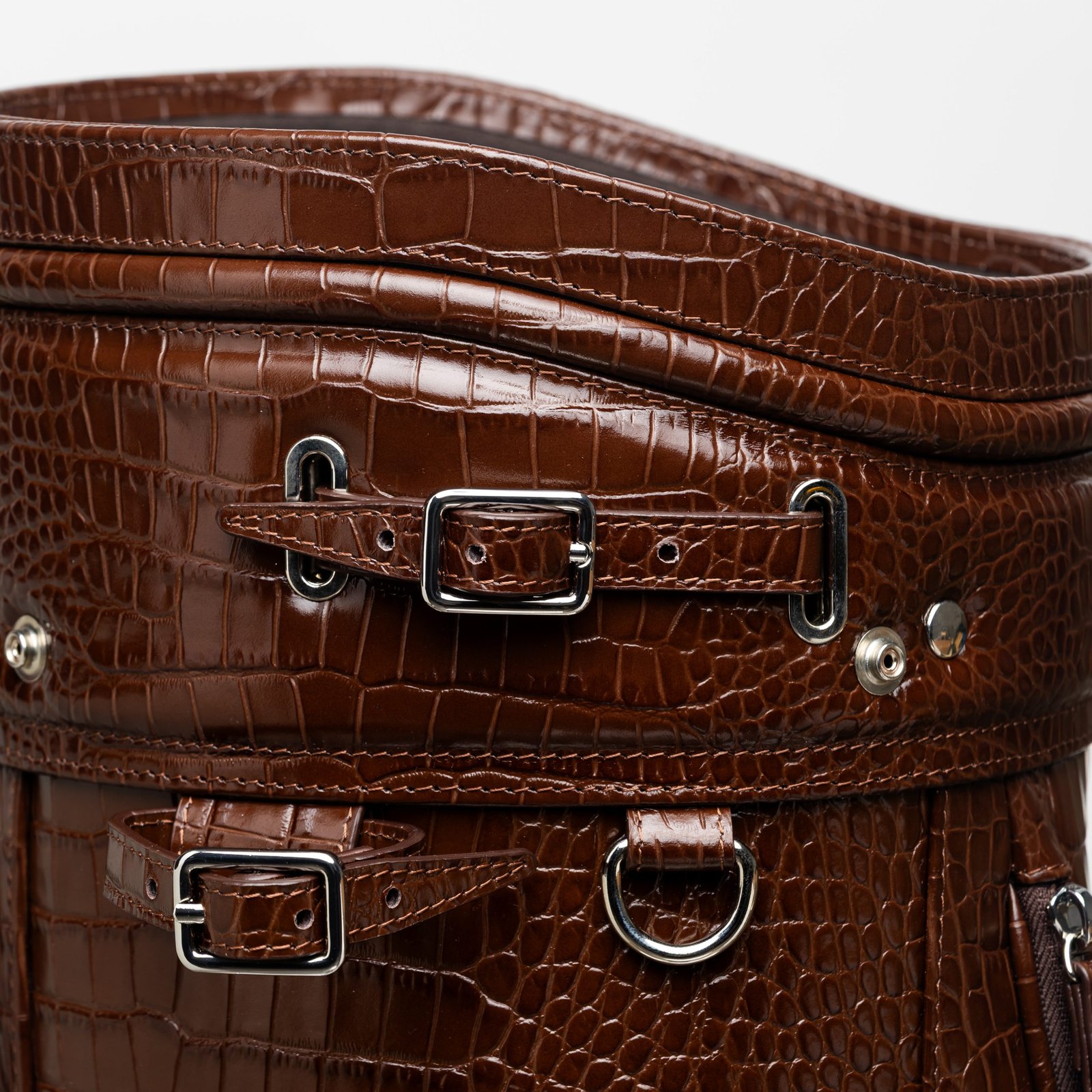 Imagen de Leather golf bag coco brown 9 scaled 1.jpg