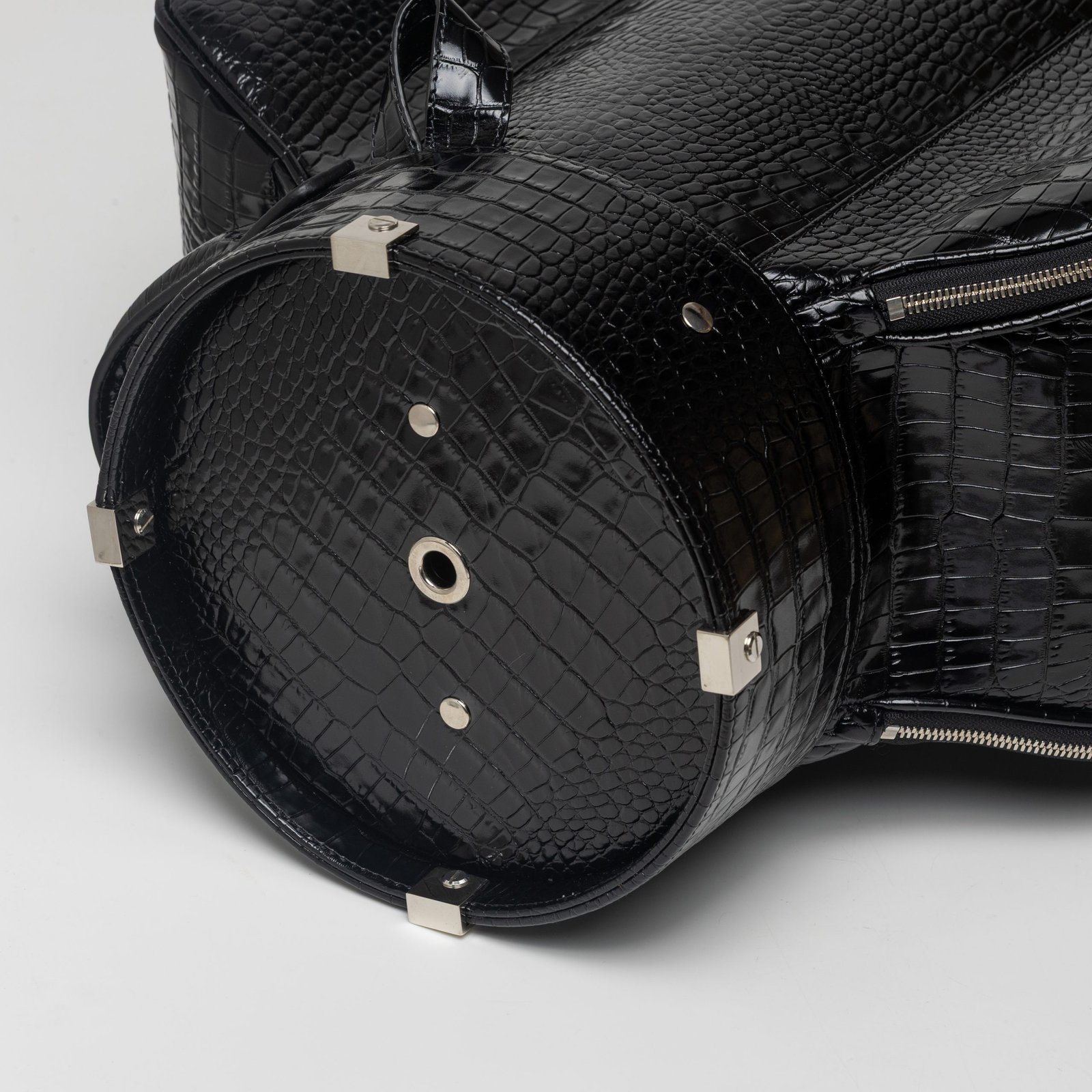 Imagen de Leather golf bag coco black 1 scaled 1.jpg